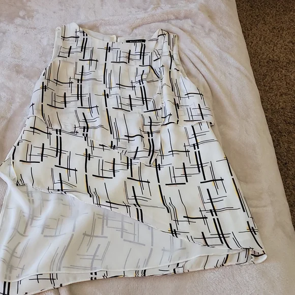 Withe blouse size XS (loose) - Picture 1 of 7